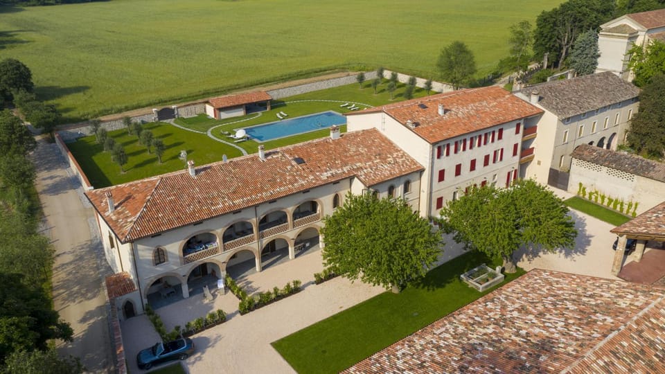 Property building, Garden, Swimming pool