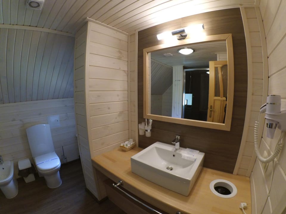 Shower, Toilet