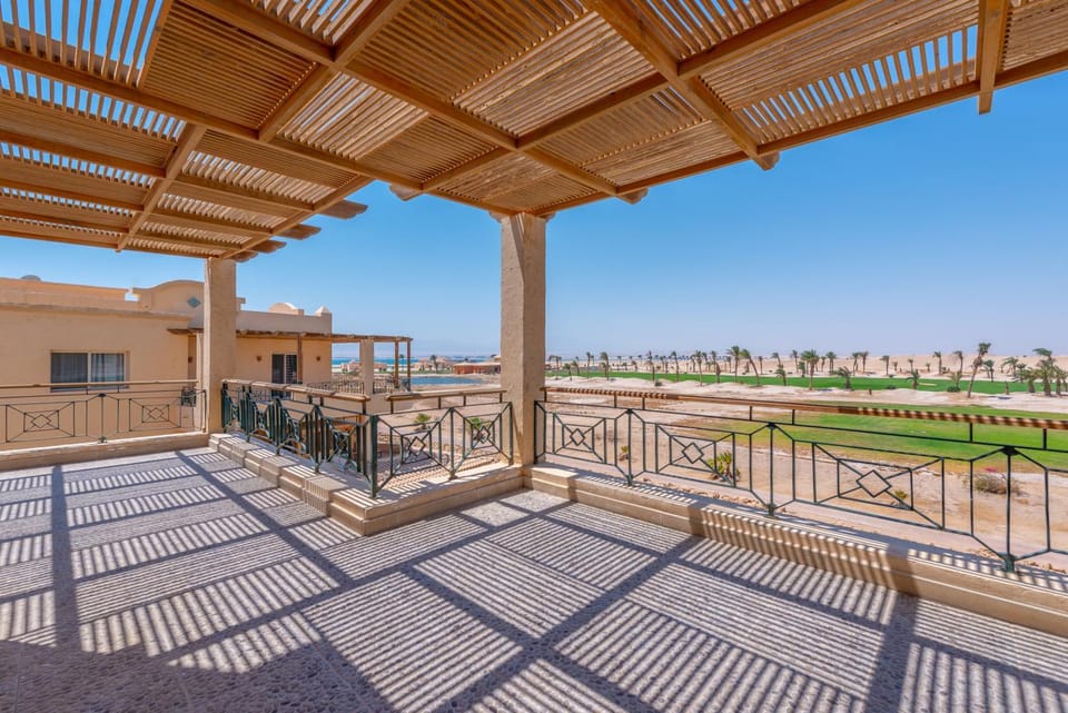 Property building, View (from property/room), Balcony/Terrace, Garden view