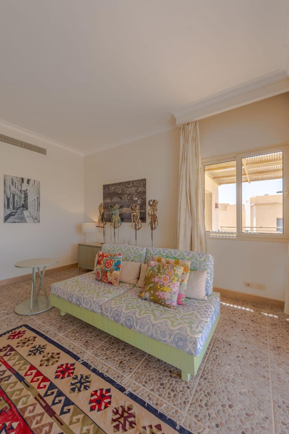 Living room, Seating area, air conditioner