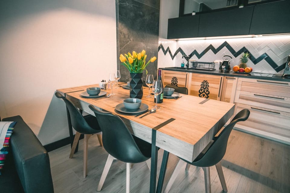Kitchen or kitchenette, Dining area, stove