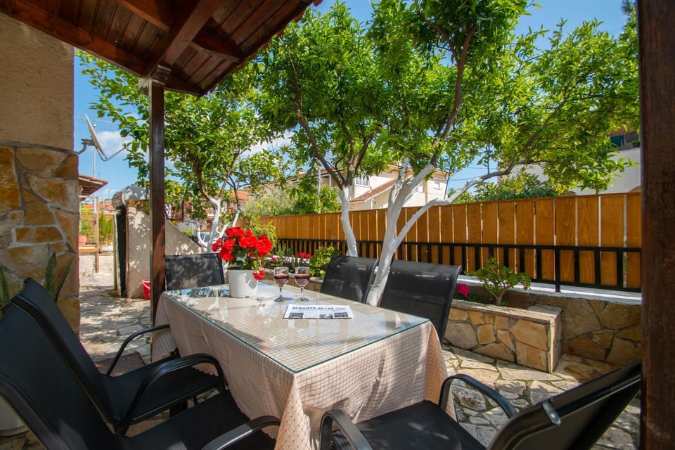 Patio, Spring, Day, Living room