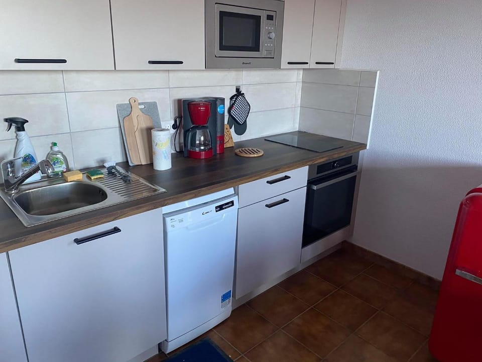 Coffee/tea facilities, Kitchen or kitchenette, pet friendly, stove, kitchen