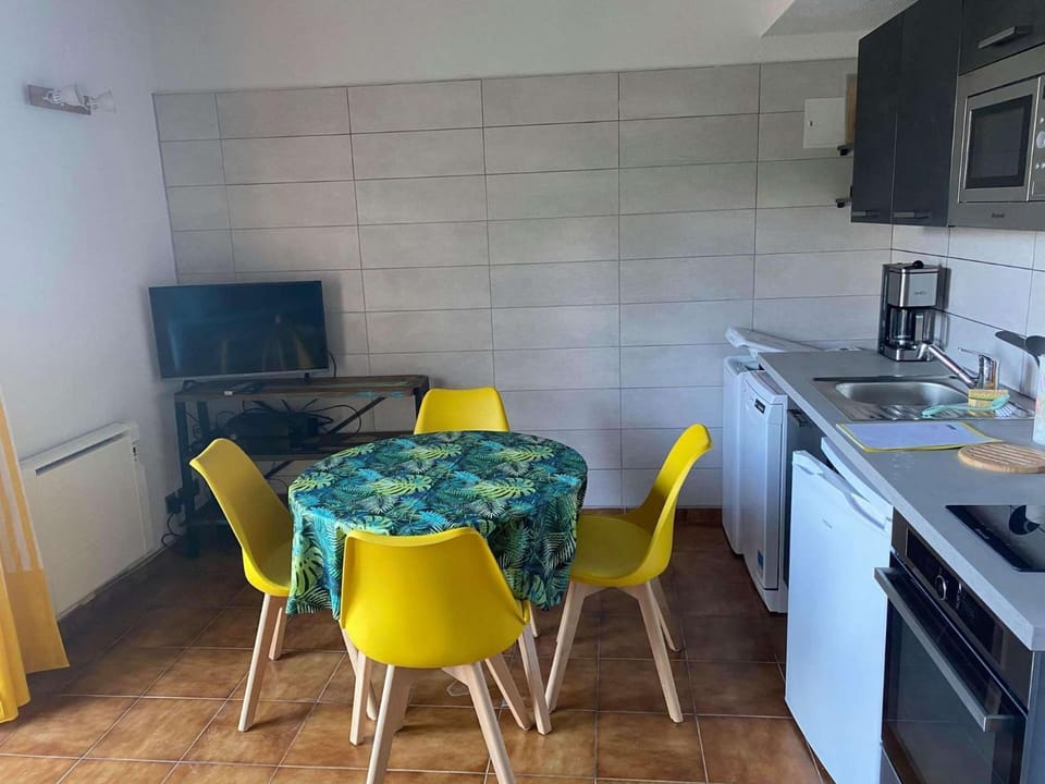TV and multimedia, Kitchen or kitchenette, Seating area, Dining area, dishwasher, minibar, pet friendly, stove