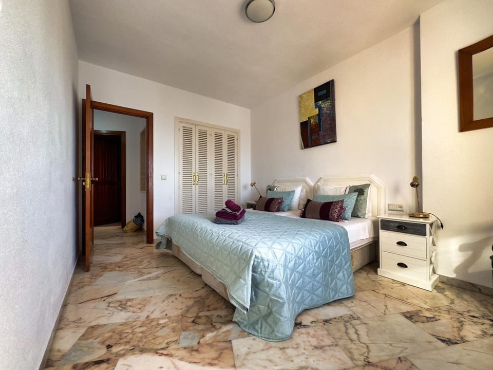 Apartment with secure underground parking Apartment in Marbella