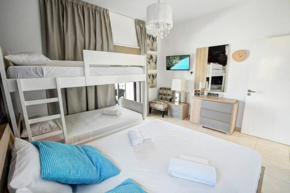 SunnyVillas: 4BR Villa Private Pool+Jacuzzi+Sauna Villa in Protaras
