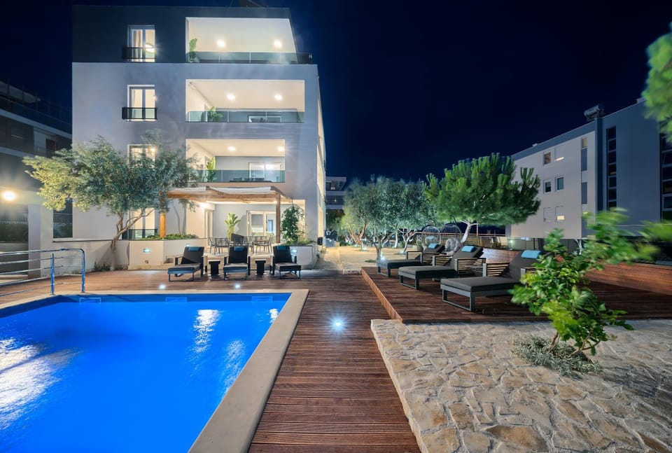 Property building, Swimming pool
