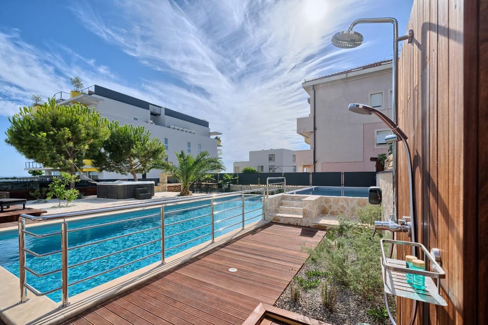 Balcony/Terrace, Swimming pool