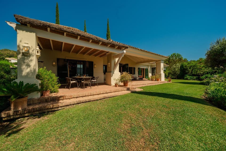 Property building, Day, Garden, Garden view