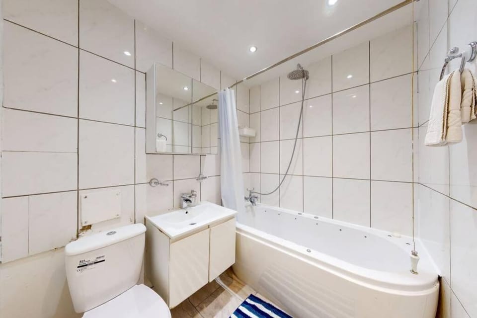 Super 2 bed House with PrivateGarden Apartment in London Borough of Southwark