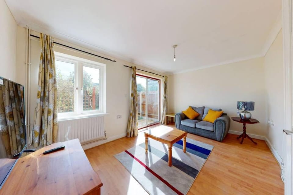 Super 2 bed House with PrivateGarden Apartment in London Borough of Southwark