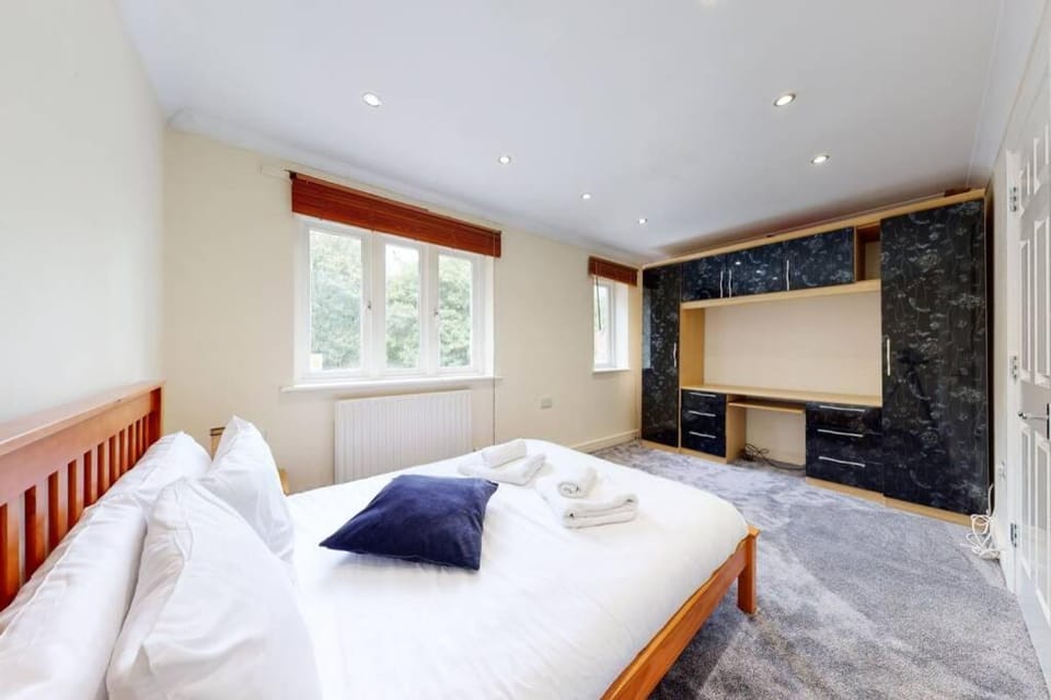 Super 2 bed House with PrivateGarden Apartment in London Borough of Southwark