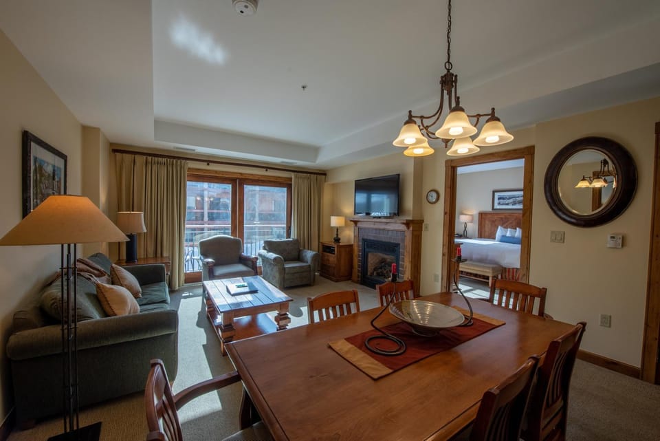 Kid-Friendly 2BR 3BA Slopeside Condo Apartment in Colorado