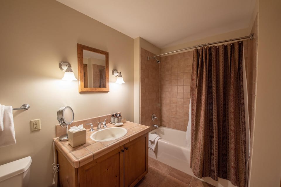 Kid-Friendly 2BR 3BA Slopeside Condo Apartment in Colorado