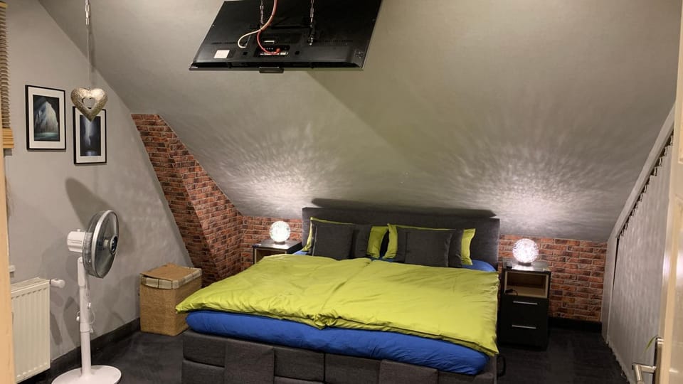 Bed, Bedroom