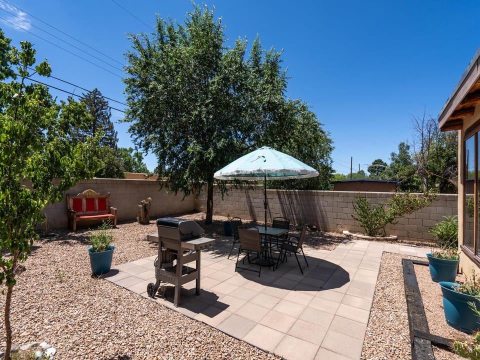 Patio, BBQ facilities, Garden