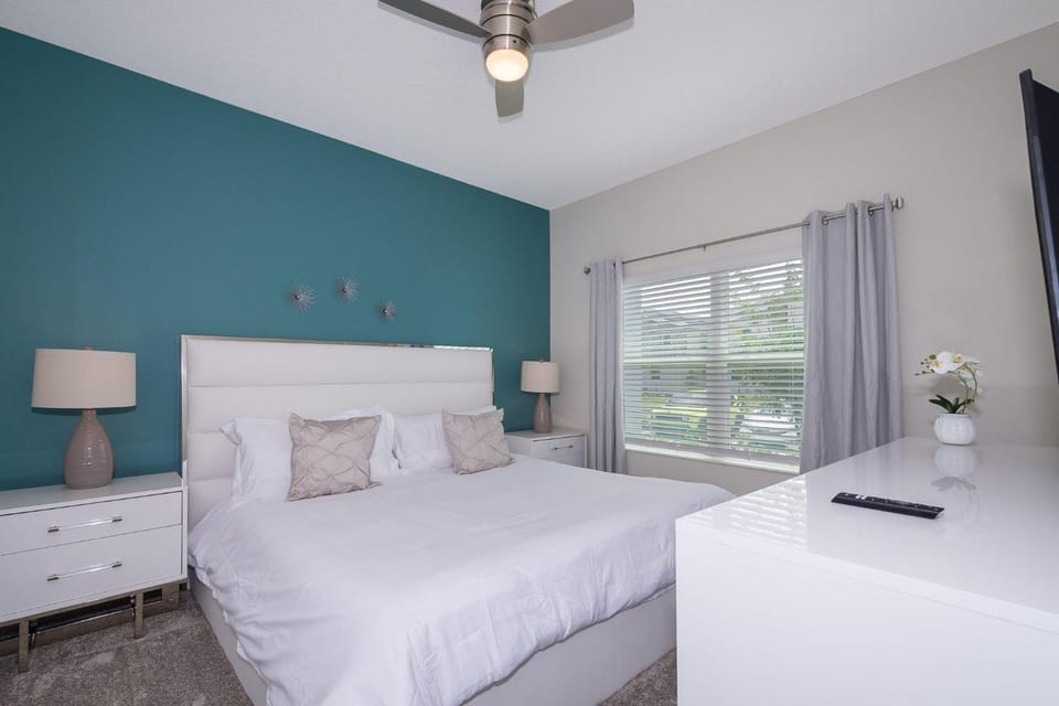 670RG Townhouse 4 Beds & 3 Baths with Private Pool House in Four Corners