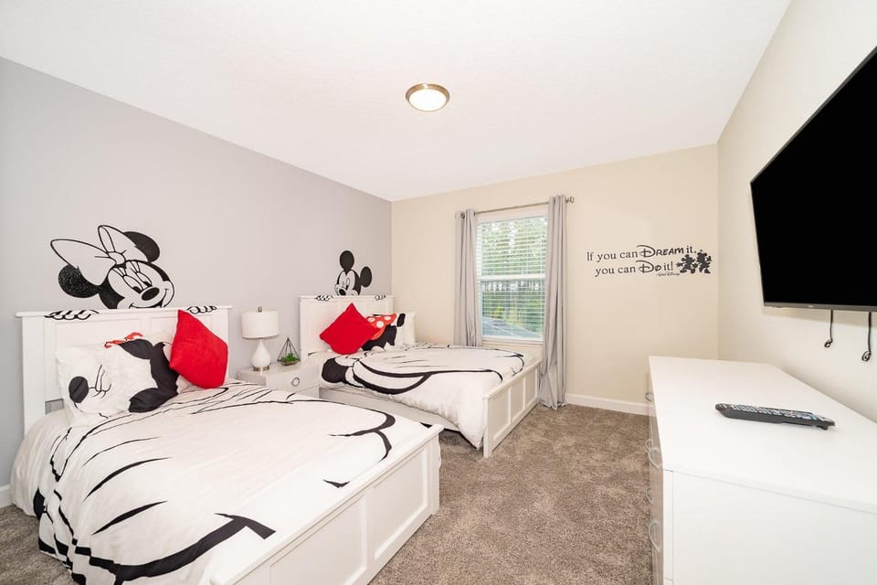 670RG Townhouse 4 Beds & 3 Baths with Private Pool House in Four Corners