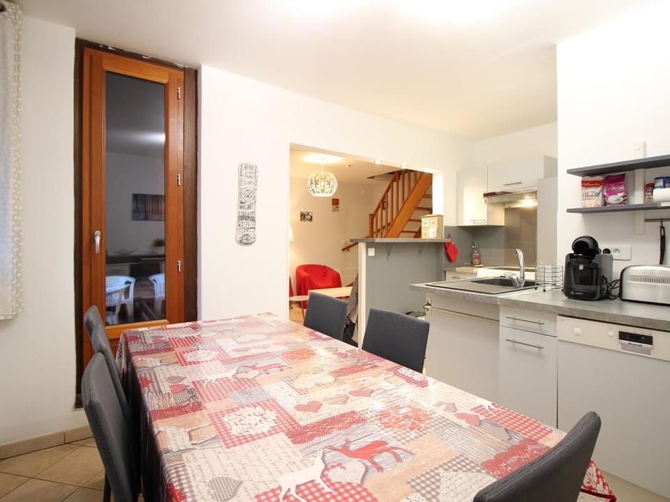 Beau Duplex T3 avec Balcon, Wifi et Parking à 300m du Centre - FR-1-608-16 Apartment in Auvergne-Rhône-Alpes