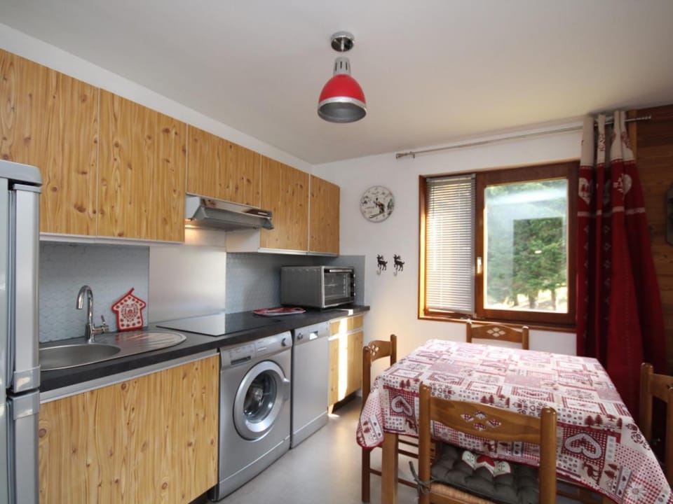 Charmant T2 avec balcon au Mont Dore, parking inclus - FR-1-608-135 Apartment in Auvergne-Rhône-Alpes