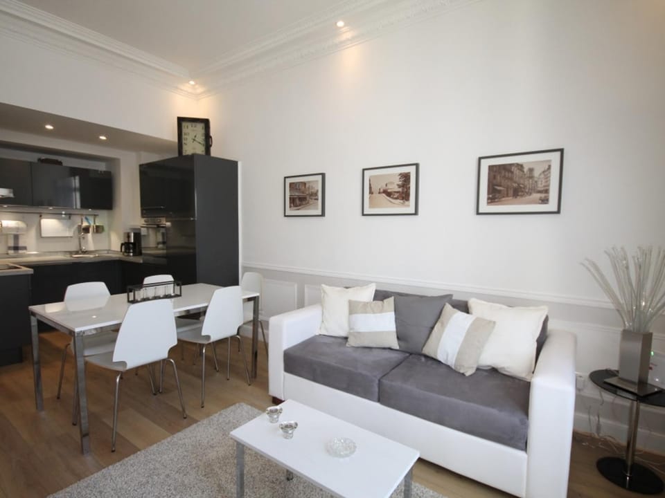 Magnifique T2 avec Wifi en centre, 1 chambre, 3 étoiles - FR-1-608-85 Apartment in Auvergne-Rhône-Alpes