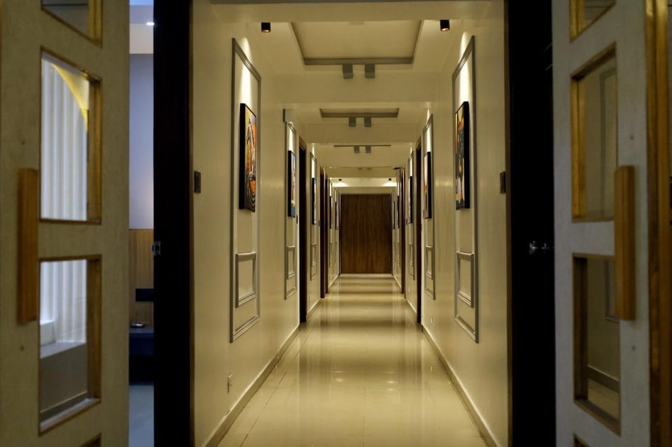 HOTEL GOLD LEAF Bed and Breakfast in Ahmedabad