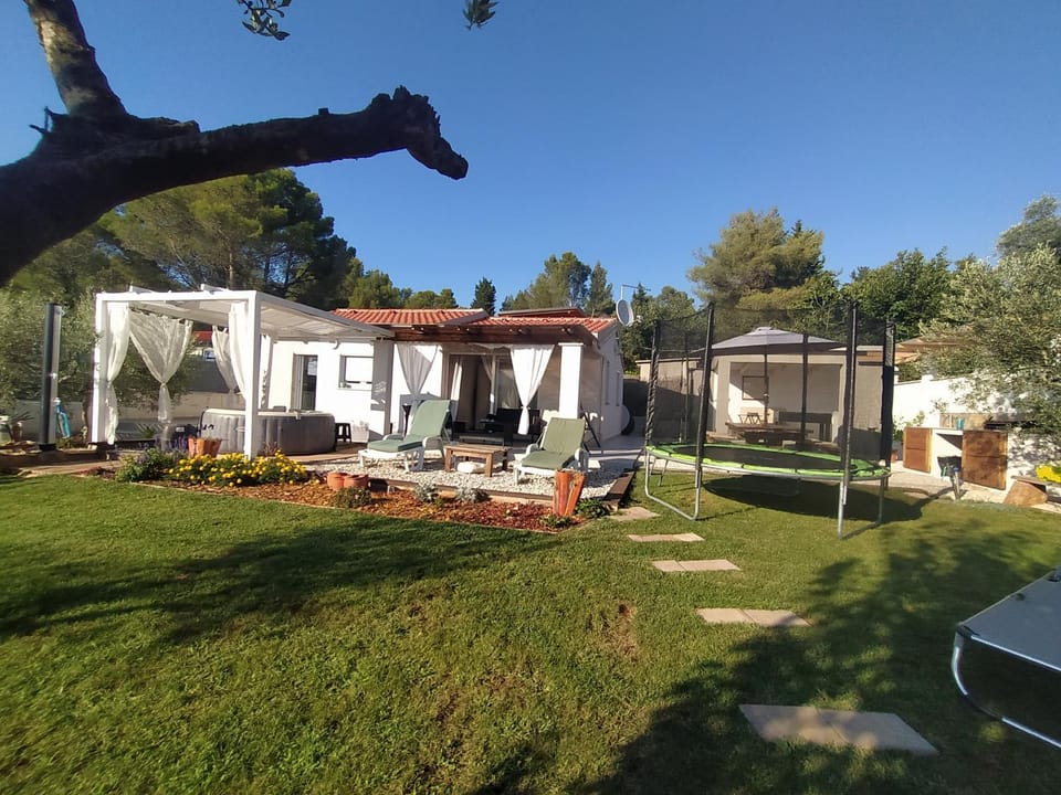 Property building, Natural landscape, Garden, Garden view