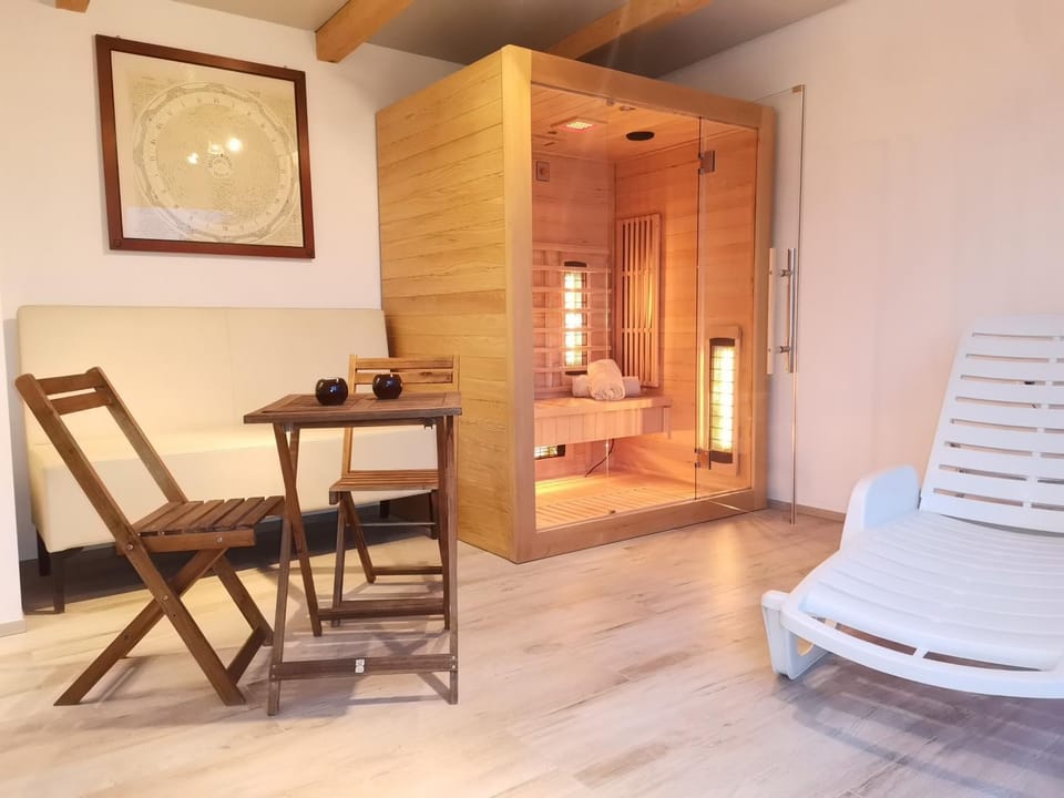 Sauna, Spa and wellness centre/facilities, Seating area