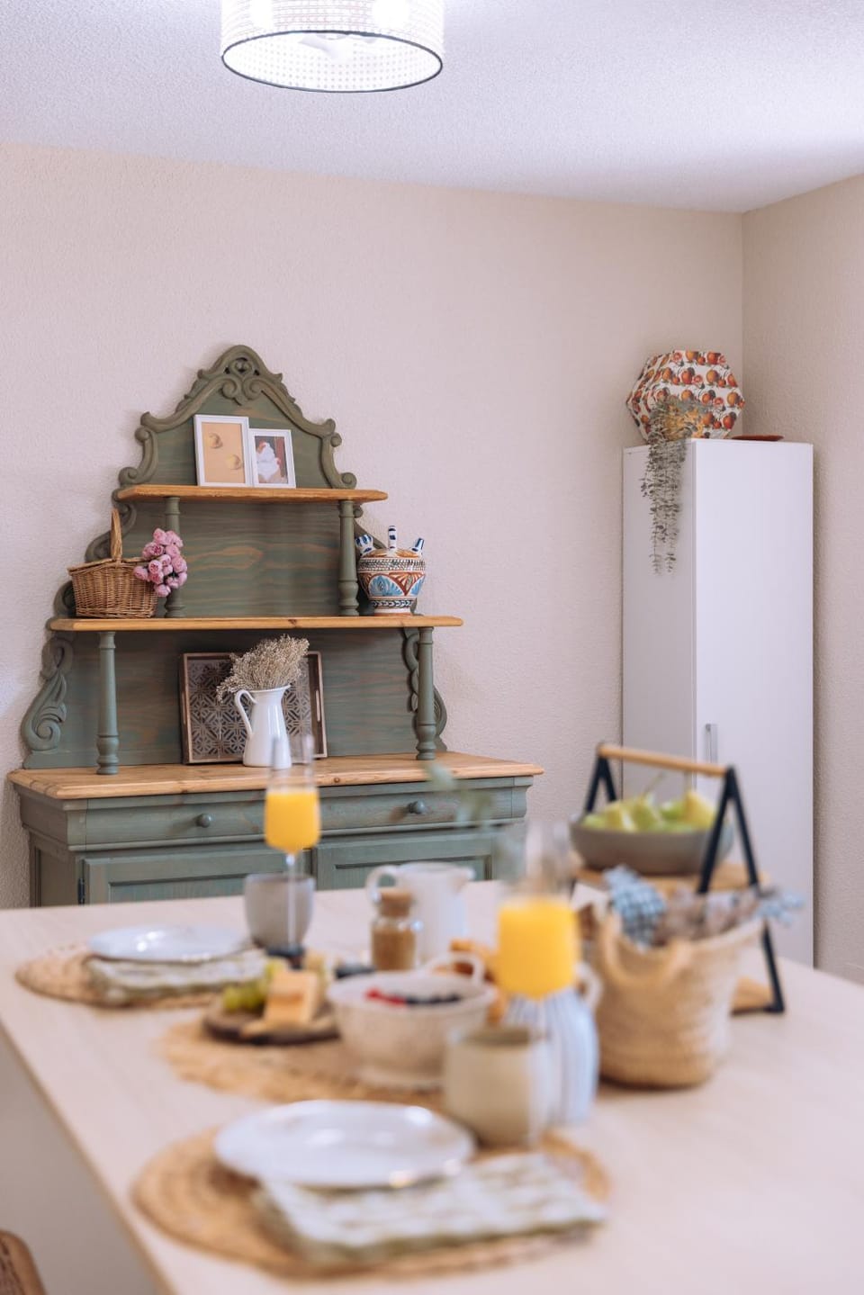 Kitchen or kitchenette, Food and drinks