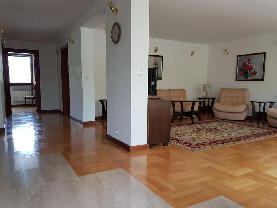 Apartment Nowiniarska near the Old Town Apartment in Warsaw