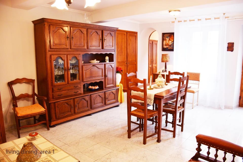 Living room, Seating area, Dining area