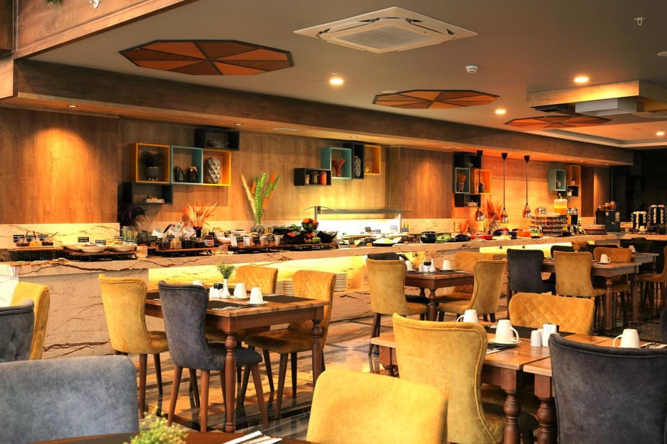 Restaurant/places to eat, Food and drinks, Banquet/Function facilities, Food, Breakfast