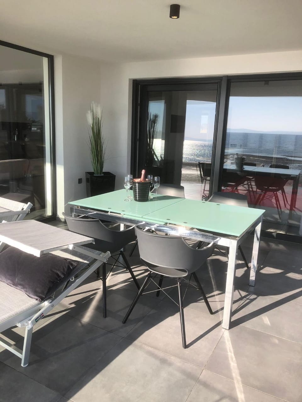 Jimmys Beach Privlaka - direkt am Meer, tollem Blick und beheiztem Pool Apartment in Zadar County