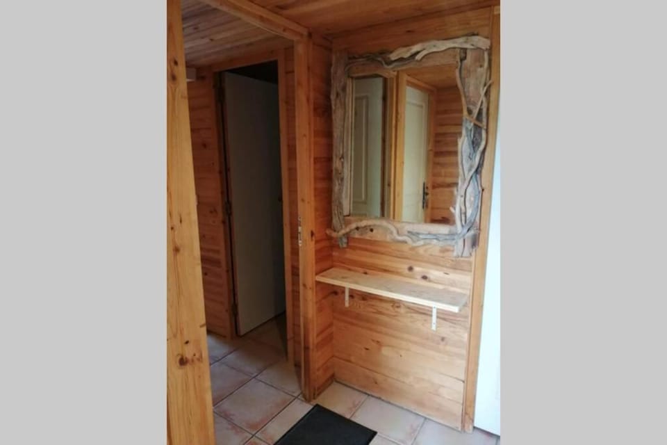 Studio 22 m2, terrasse vue lac, dans propriété face au Lac du Salagou Apartment in Occitanie