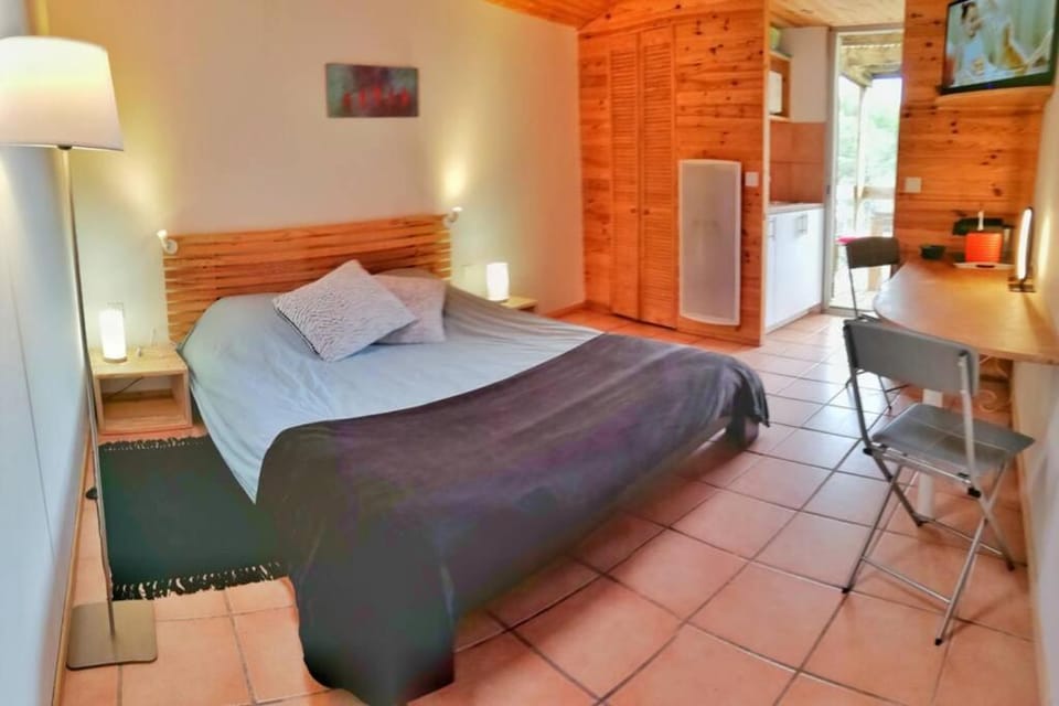 Studio 22 m2, terrasse vue lac, dans propriété face au Lac du Salagou Apartment in Occitanie