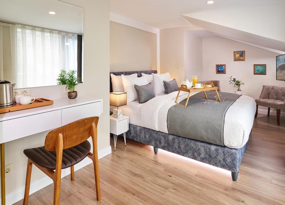 Photo of the whole room, Bedroom
