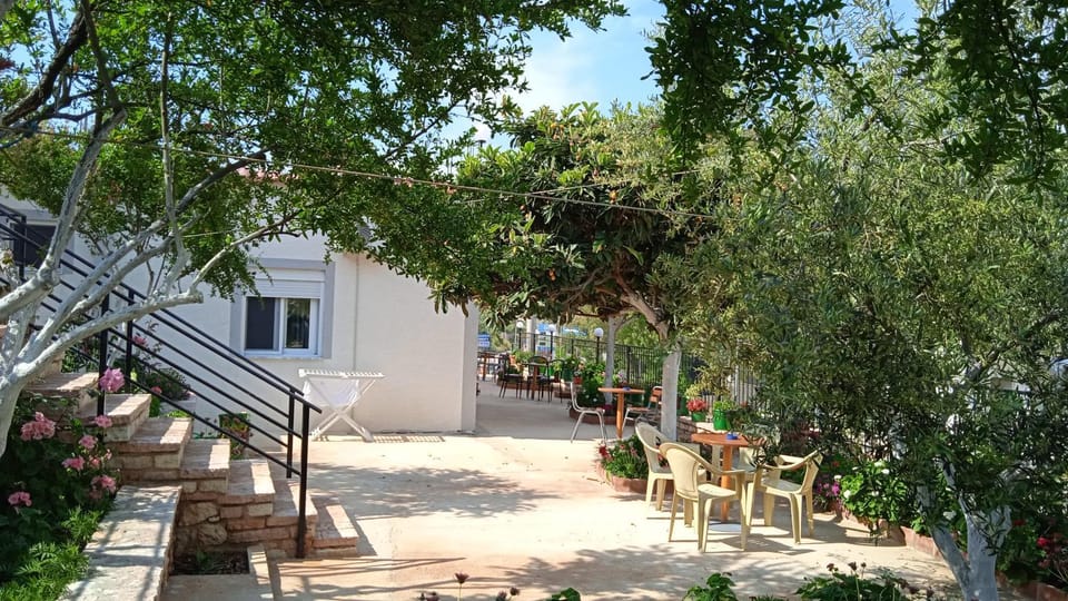 Facade/entrance, Garden