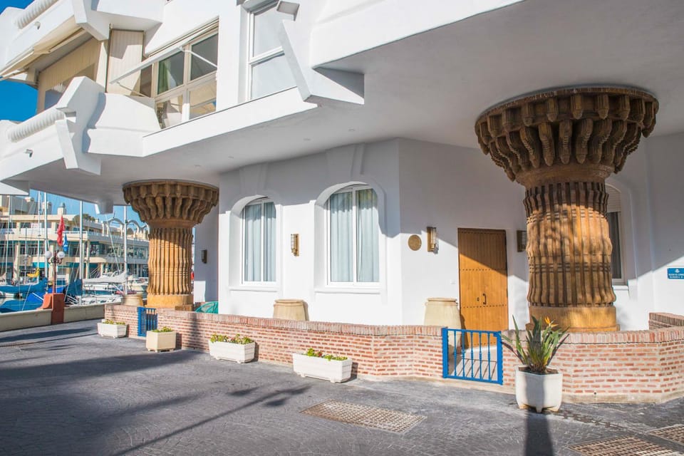 Popeye Suite Puerto Marina espectacular apartamento dentro de la Isla de Puerto Marina con Piscina en cubierta y a 1 minuto de la playa Apartment in Benalmadena