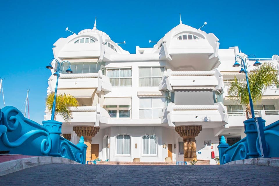 Popeye Suite Puerto Marina espectacular apartamento dentro de la Isla de Puerto Marina con Piscina en cubierta y a 1 minuto de la playa Apartment in Benalmadena