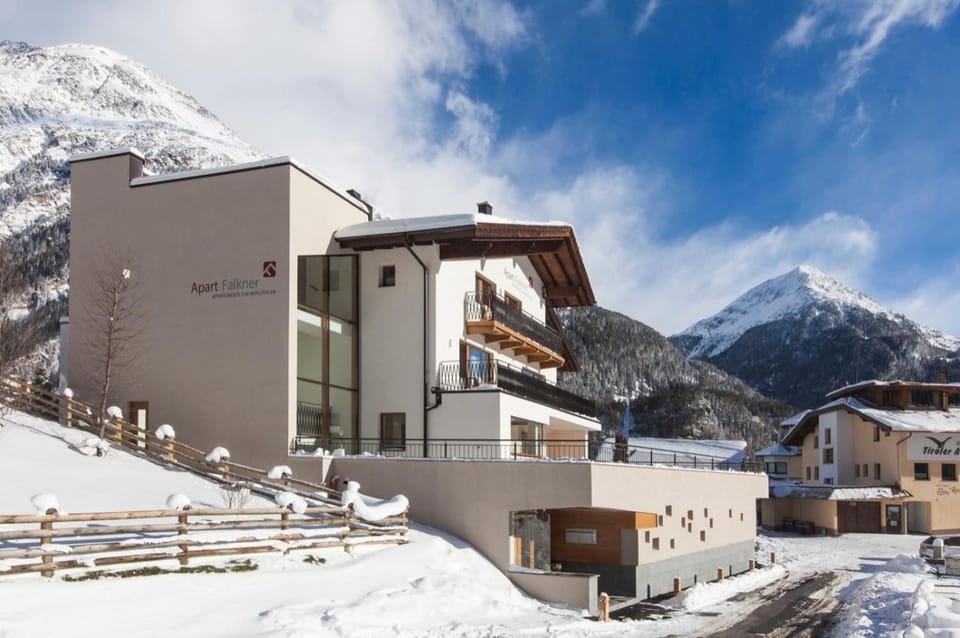 Facade/entrance, Winter