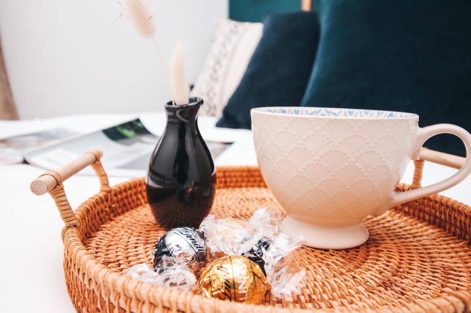 Commercial House, By Solace Stays House in Newport