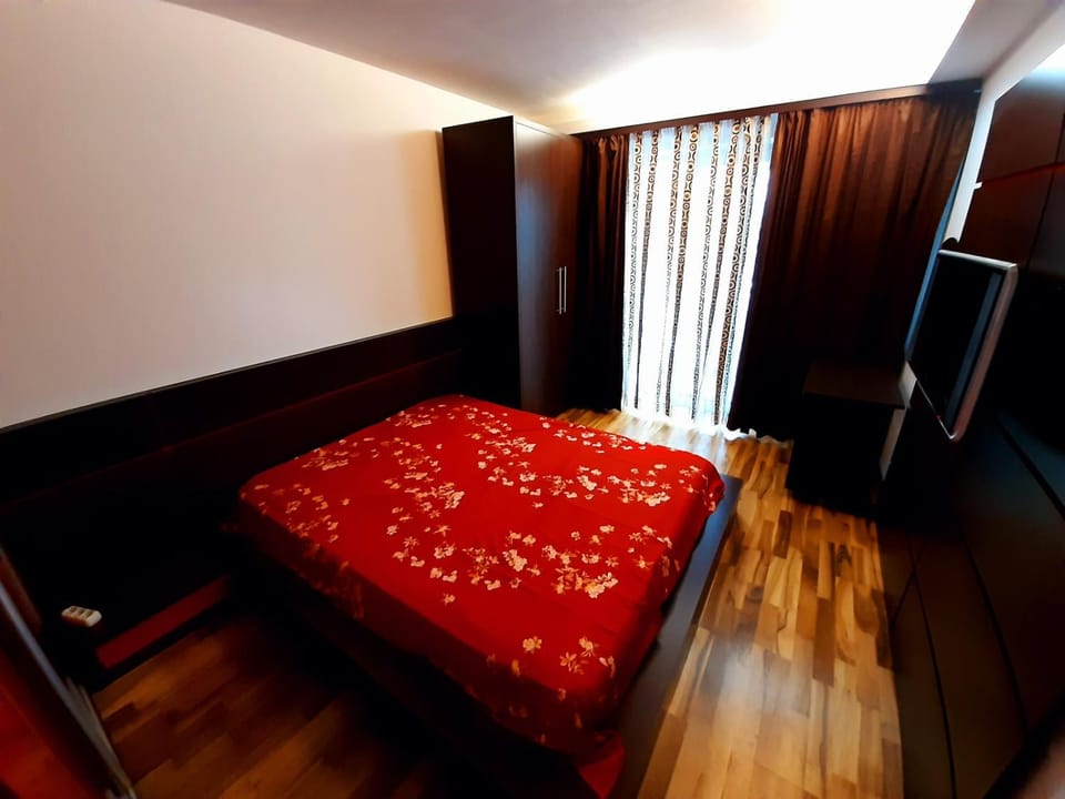 TV and multimedia, Photo of the whole room, Bedroom