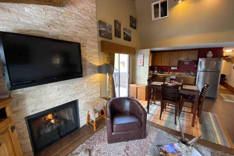 Best creek view and mountain view in town. Unbeatable location Apartment in Vail