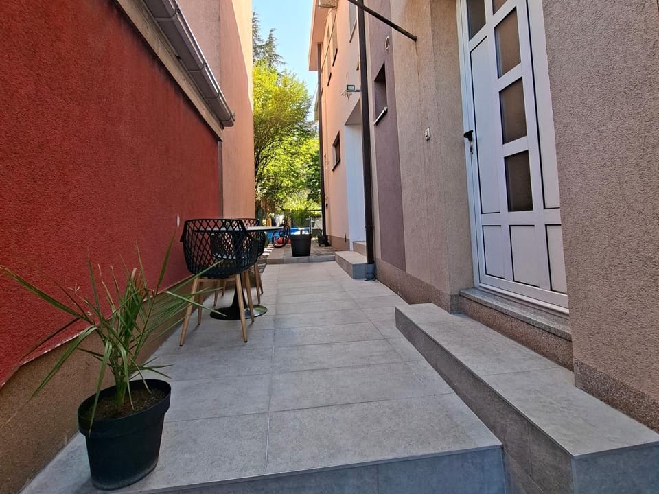 Property building, Facade/entrance