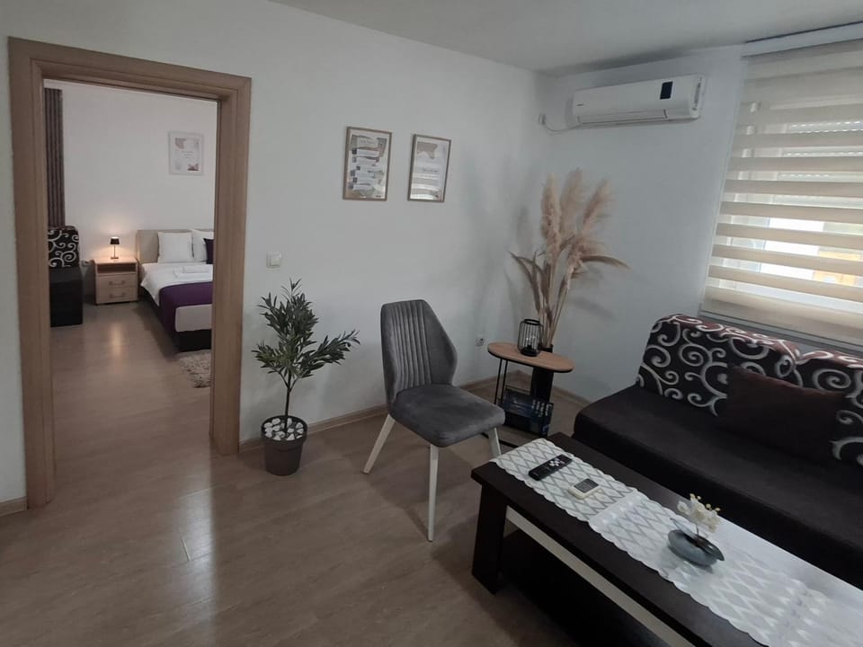 Living room, Photo of the whole room, Bedroom, air conditioner