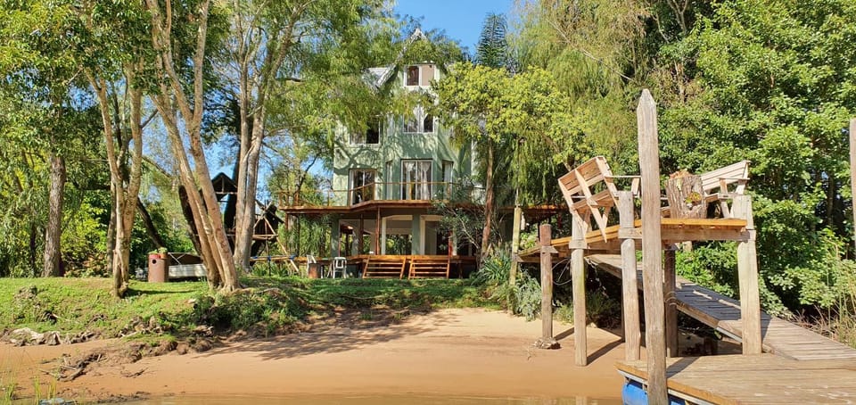 AMANU Casa Unica en el delta de Tigre a solo 5' para 30 personas Villa in Tigre