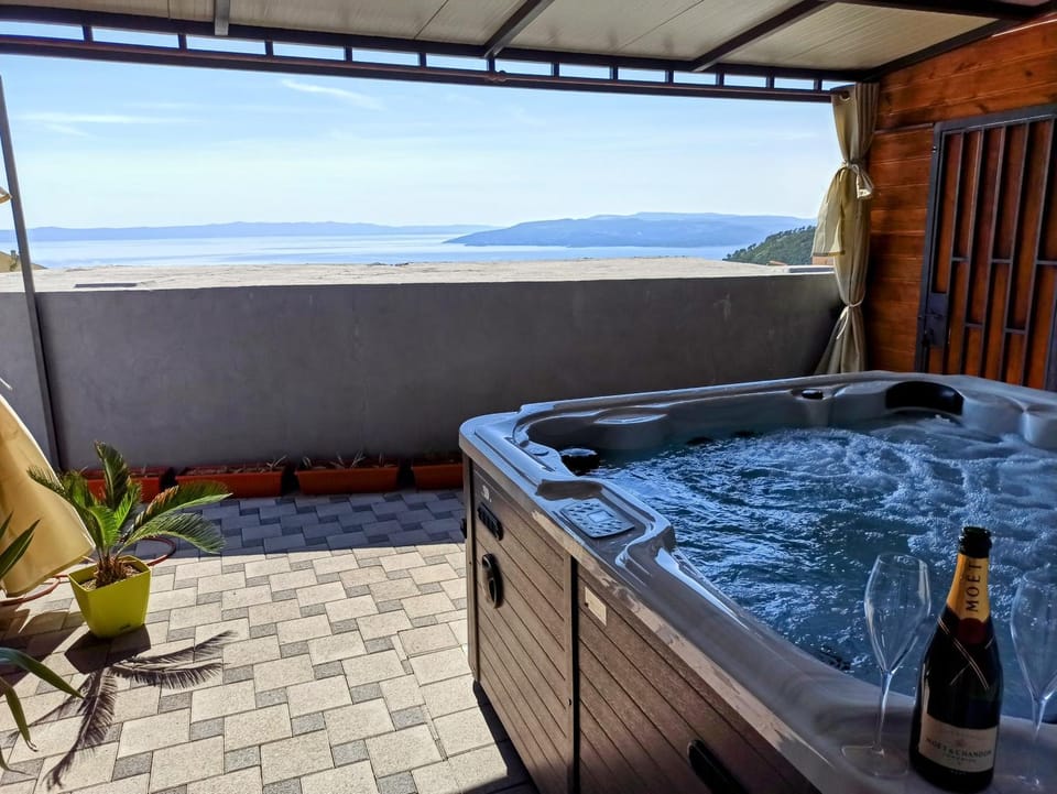 Natural landscape, Hot Tub