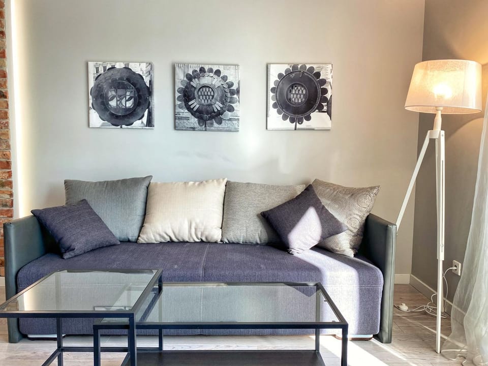 Communal lounge/ TV room, Living room, Seating area