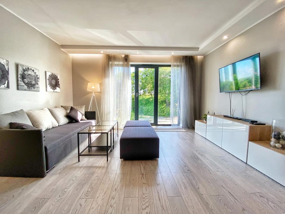 Communal lounge/ TV room, TV and multimedia, Living room, Photo of the whole room, Seating area, Evening entertainment