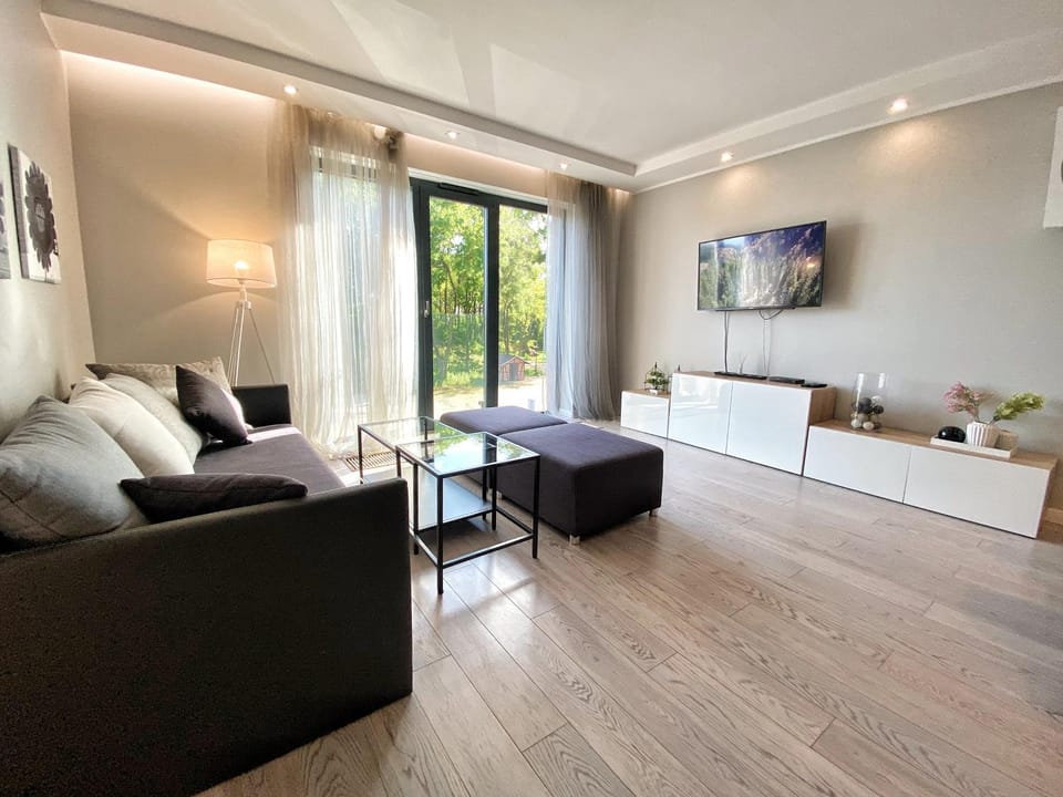 Communal lounge/ TV room, TV and multimedia, Living room, Seating area